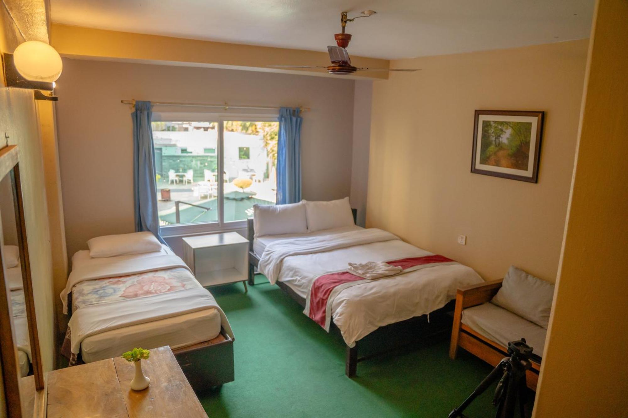 Nepali Cottage Guest House Pokhara Extérieur photo