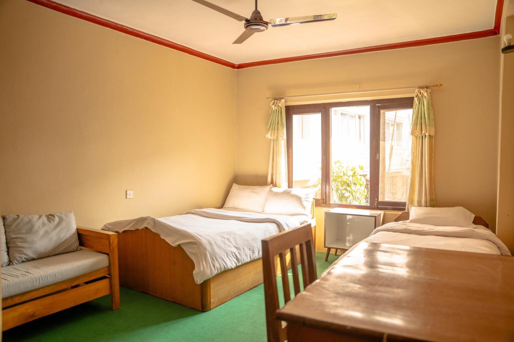 Nepali Cottage Guest House Pokhara Extérieur photo