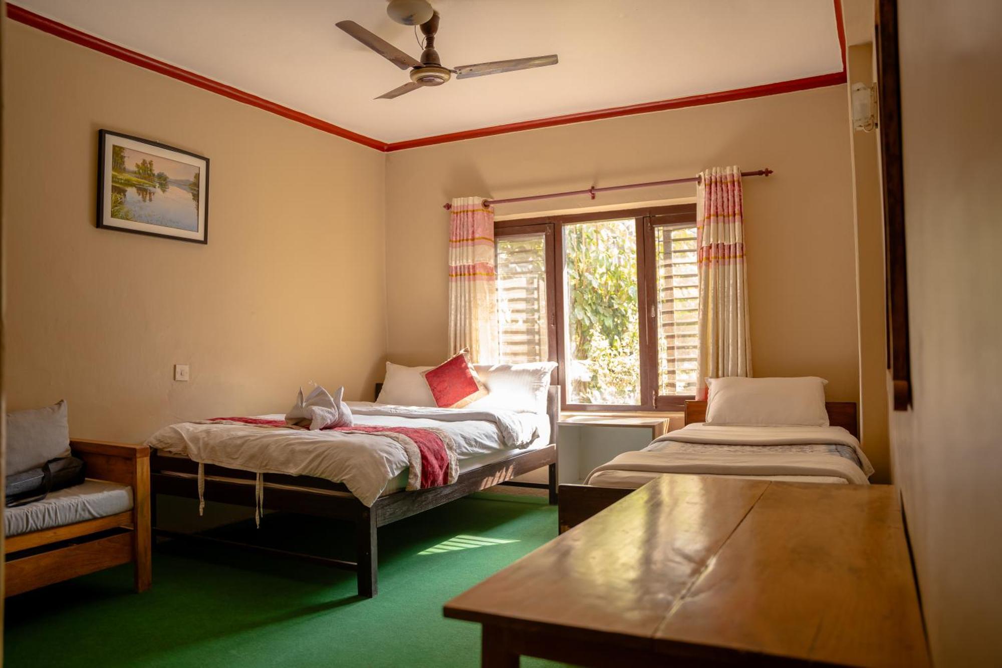 Nepali Cottage Guest House Pokhara Extérieur photo