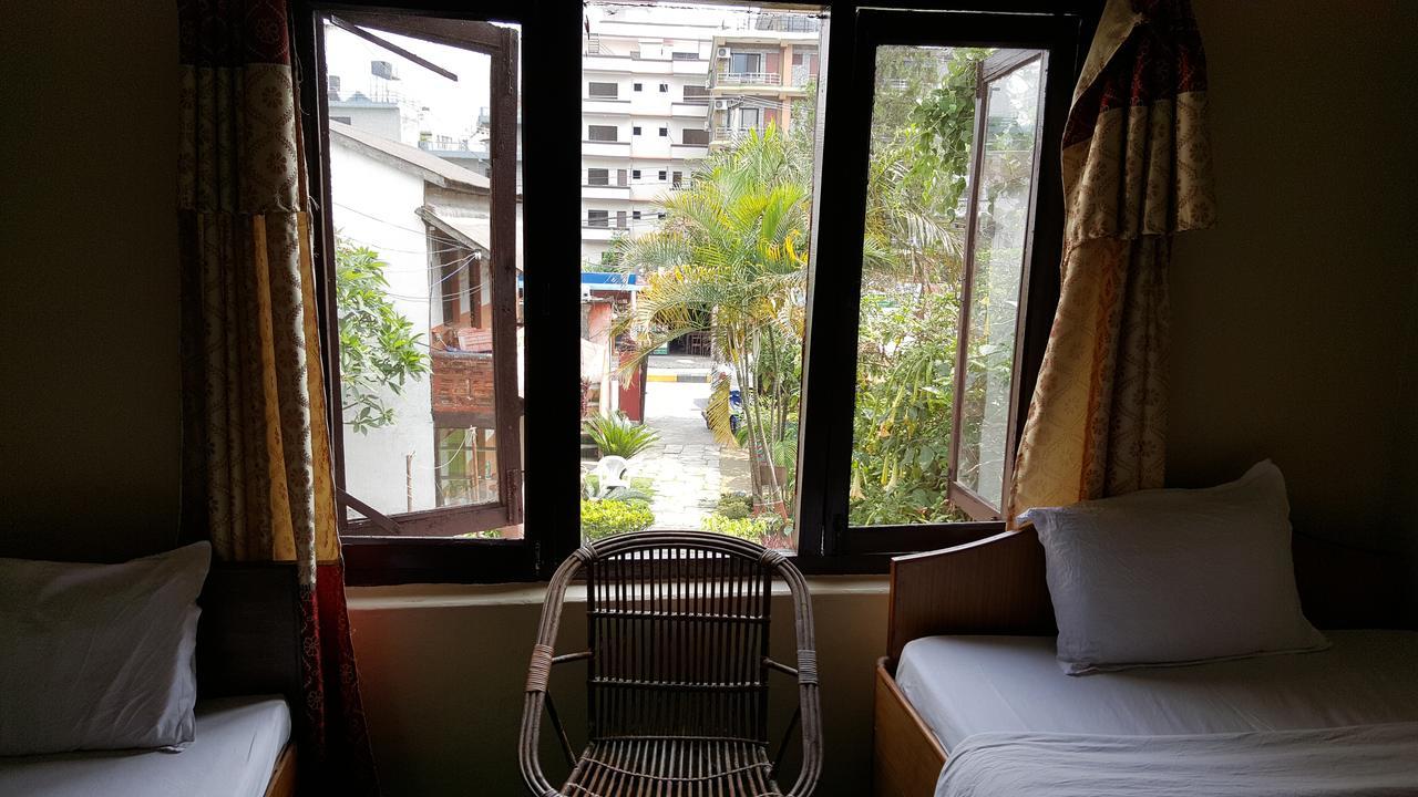 Nepali Cottage Guest House Pokhara Extérieur photo